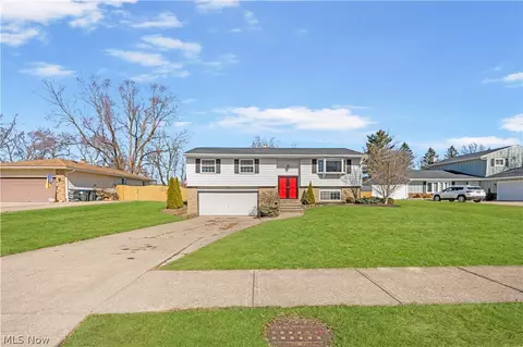 3701 Bramblewood Dr, Brunswick, OH 44212