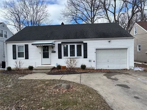 33661 Kenilworth Rd, Eastlake, OH 44095