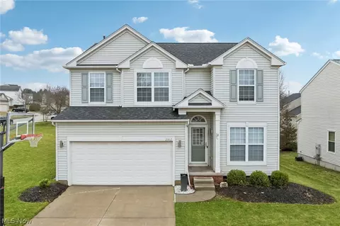 2352 Becket Cir, Stow, OH 44224