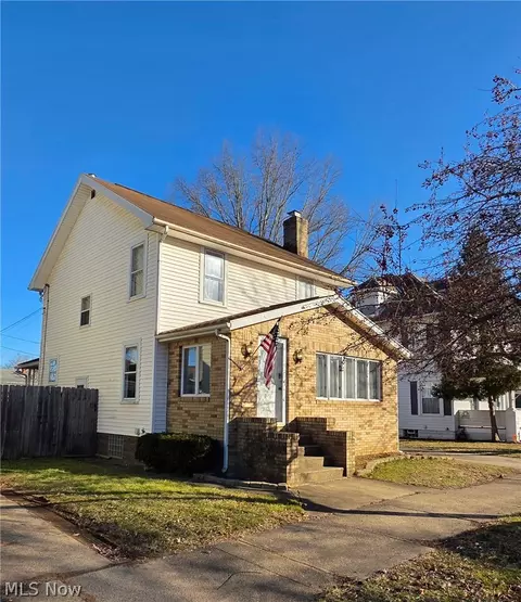 237 7th St NW, New Philadelphia, OH 44663