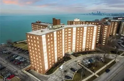 11850 Edgewater Dr #701, Lakewood, OH 44107