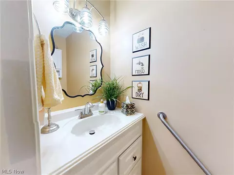 Bath - 8330 Paddock Ct, Mentor, OH 44060 photo 1 of 6