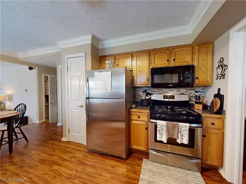 Kitchen - 8330 Paddock Ct, Mentor, OH 44060 photo 2 of 3