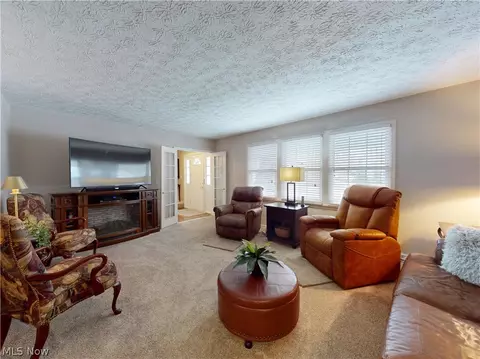 Living - 8330 Paddock Ct, Mentor, OH 44060 photo 2 of 4