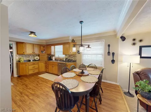 Dining - 8330 Paddock Ct, Mentor, OH 44060 photo 6 of 6
