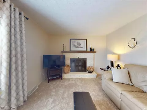 Living - 8330 Paddock Ct, Mentor, OH 44060 photo 3 of 4