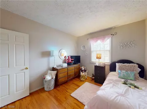Bedroom - 8330 Paddock Ct, Mentor, OH 44060 photo 3 of 9