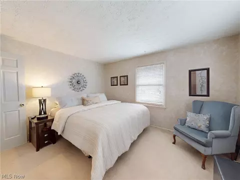 Bedroom - 8330 Paddock Ct, Mentor, OH 44060 photo 6 of 9