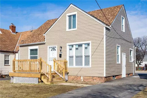 15807 Westview Ave, Cleveland, OH 44128