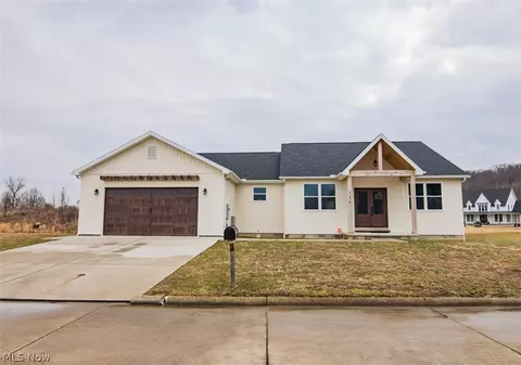 236 Crown Manor Cir, Mineral Wells, WV 26150