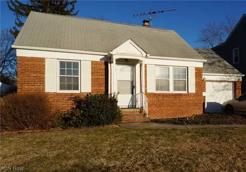 1887 Lawnway Rd, South Euclid, OH 44121