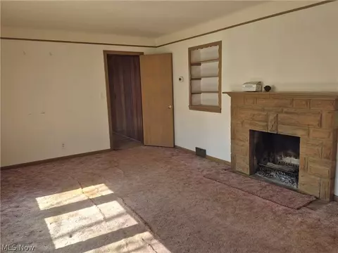 Living - 1093 E Schaaf Rd, Brooklyn Heights, OH 44131 photo 3 of 5