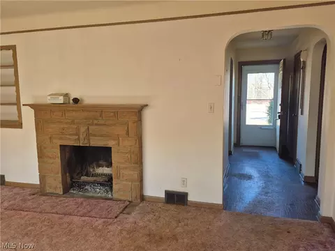 Entry Way - 1093 E Schaaf Rd, Brooklyn Heights, OH 44131 photo 5 of 5