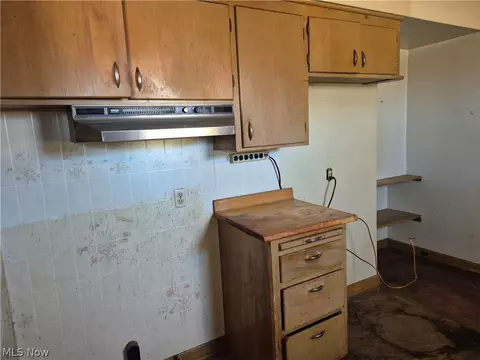 Kitchen - 1093 E Schaaf Rd, Brooklyn Heights, OH 44131 photo 1 of 1