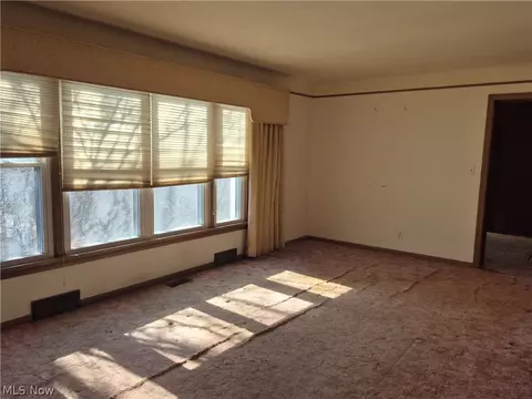 Living - 1093 E Schaaf Rd, Brooklyn Heights, OH 44131 photo 2 of 5