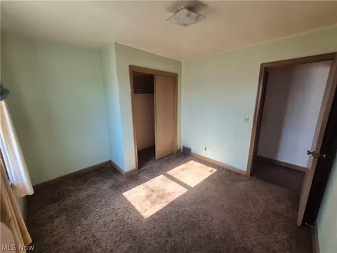 Bedroom - 1093 E Schaaf Rd, Brooklyn Heights, OH 44131 photo 2 of 4