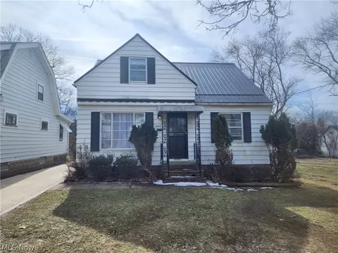 18990 Raymond St, Maple Heights, OH 44137