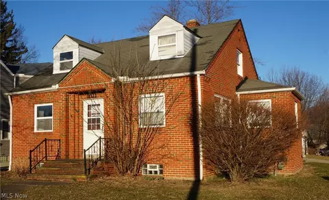 1899 Lawnway Rd, South Euclid, OH 44121