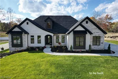 6579 Hathaway Rd, Valley View, OH 44125