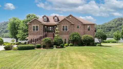 390 Powell Riverfront Rd, Saint Marys, WV 26170