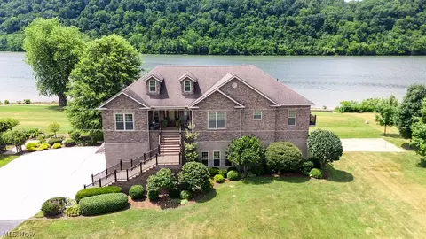 390 Powell Riverfront Rd, Saint Marys, WV 26170