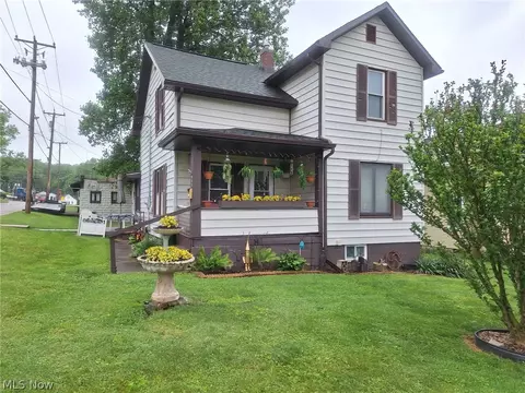 893 Maxwell Ave, Millersburg, OH 44654