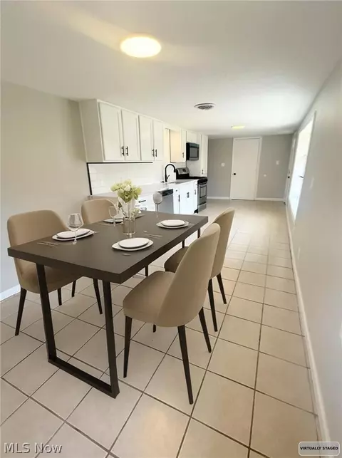 Dining - 558 Lessig Ave, Springfield, OH 44312 photo 1 of 1