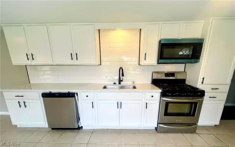 Kitchen - 558 Lessig Ave, Springfield, OH 44312 photo 1 of 2
