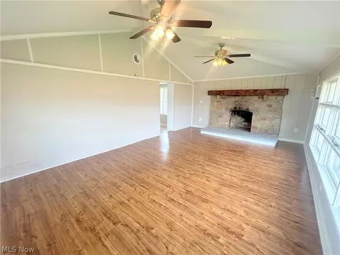 Living - 558 Lessig Ave, Springfield, OH 44312 photo 3 of 3