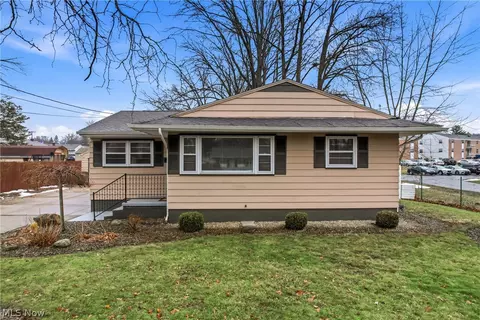 1323 Old Forge Rd, Niles, OH 44446