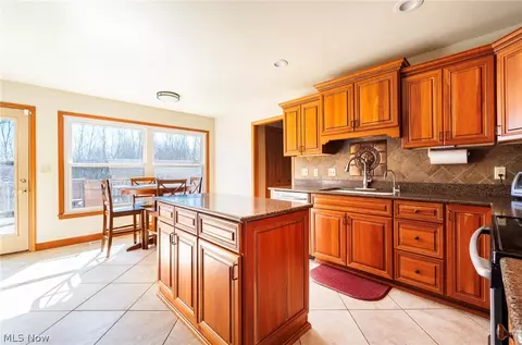 Kitchen - 195 Willow Bend Dr, Canfield, OH 44406 photo 1 of 3