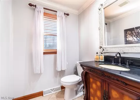Bath - 195 Willow Bend Dr, Canfield, OH 44406 photo 1 of 6