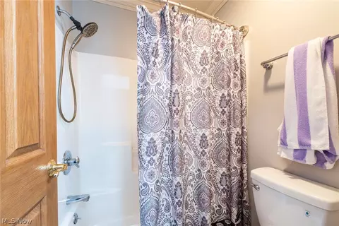Bath - 195 Willow Bend Dr, Canfield, OH 44406 photo 5 of 6