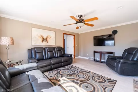 Living - 195 Willow Bend Dr, Canfield, OH 44406 photo 2 of 2