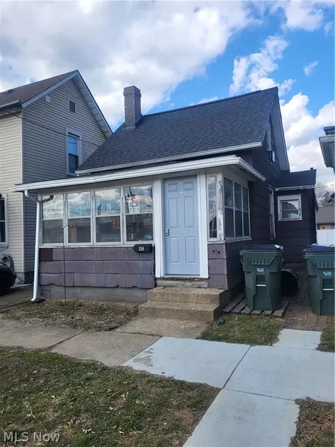 234 Locust St, Coshocton, OH 43812