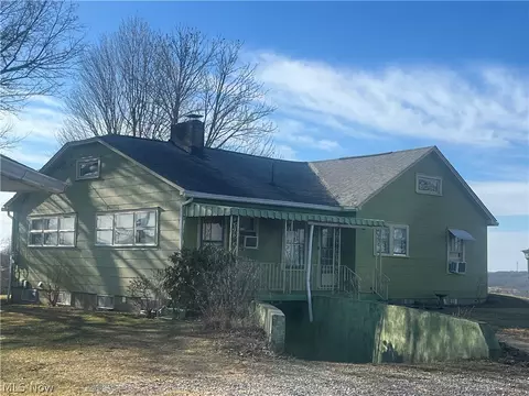 1216 Cisler Dr, Marietta, OH 45750