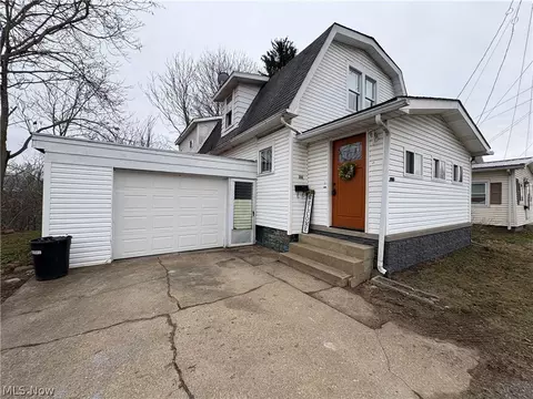 316 Bank Ln SE, New Philadelphia, OH 44663