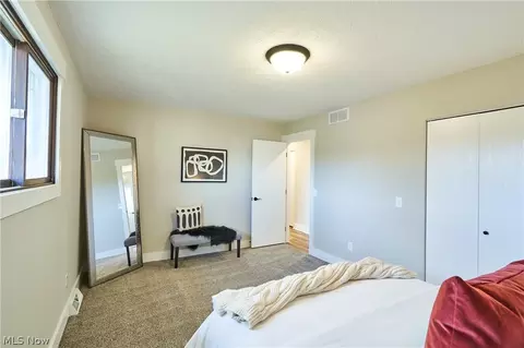 Bedroom - 1661 Devonshire Dr, Brunswick, OH 44212 photo 2 of 5