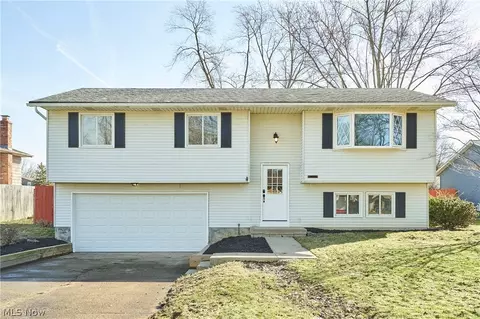1661 Devonshire Dr, Brunswick, OH 44212