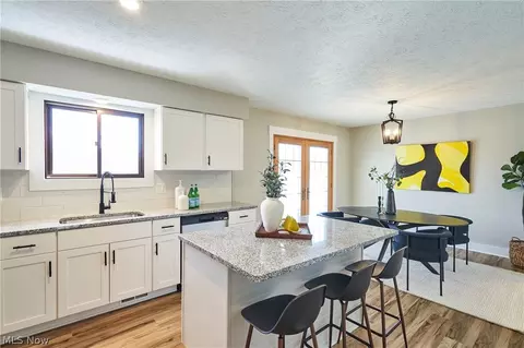 Kitchen - 1661 Devonshire Dr, Brunswick, OH 44212 photo 2 of 3