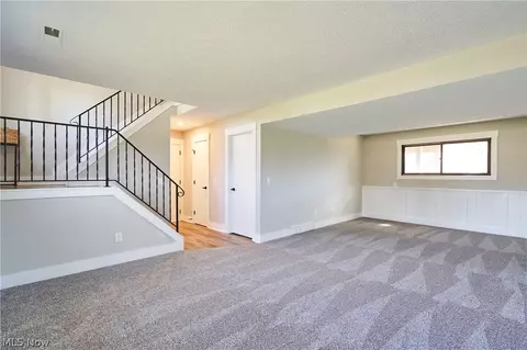 Living - 1661 Devonshire Dr, Brunswick, OH 44212 photo 3 of 4