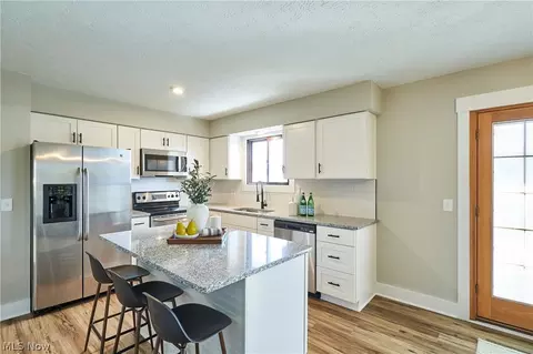 Kitchen - 1661 Devonshire Dr, Brunswick, OH 44212 photo 1 of 3