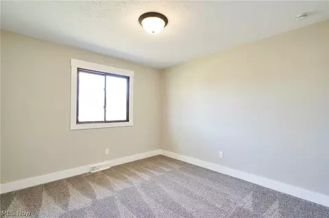 Bedroom - 1661 Devonshire Dr, Brunswick, OH 44212 photo 3 of 5