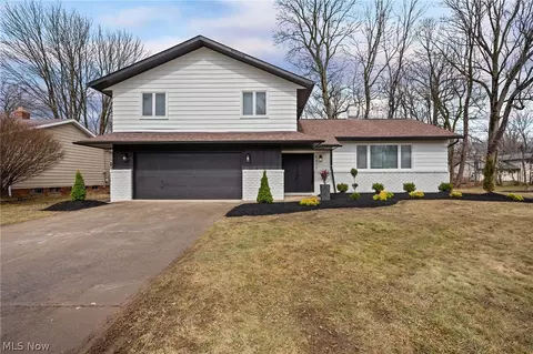 5577 Kilbourne Dr, Lyndhurst, OH 44124