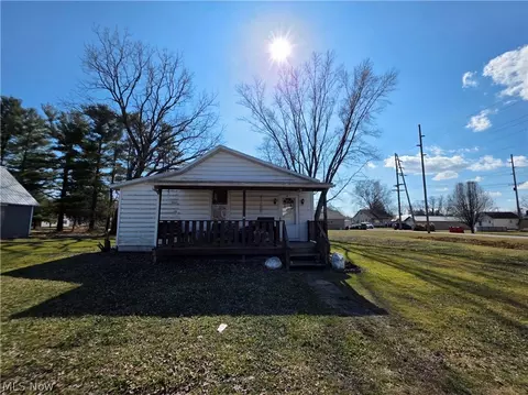 6910 Elm St, East Fultonham, OH 43735