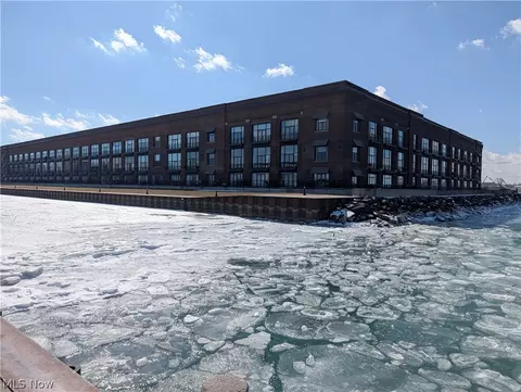 401 W Shoreline Dr #312, Sandusky, OH 44870