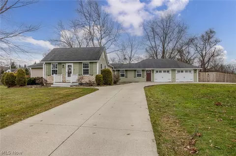 2648 Warner Rd, Hinckley, OH 44233
