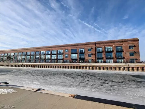 401 W Shoreline Dr #338, Sandusky, OH 44870