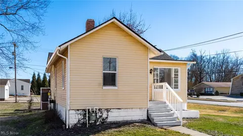 2410 Marion Ave, Zanesville, OH 43701