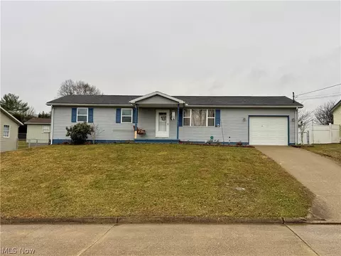 184 Locust Dr, Mineral Wells, WV 26150